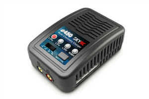 v02_03478C591EBFAF3C13FEF6F1D10DF4B6-1.png SKYRC E450 LIPO/LIFE/NIMH LADER 2-4S 50W 220V