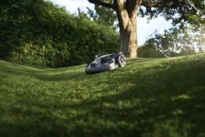 v02_0CCD71DE26A025EC90B6806D3FFBA0BA.jpg HUSQVARNA AUTOMOWER AM 320 II NERA- ROBOTKLIPPER