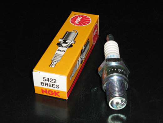 BR8ES NGK PLUGG