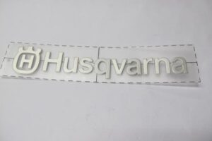 v02_1D966D633AB60F7900FF4E8249EA568E.jpg DEKAL - SØLVFARGET - HUSQVARNA