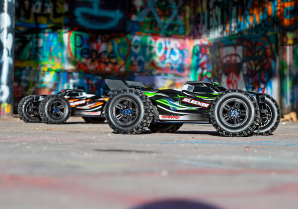 v02_1F3423EC41DDB588CF1CA72E5E928F92-1.jpg SLEDGE 1/8 TRUCK 6S GREEN- TRAXXAS