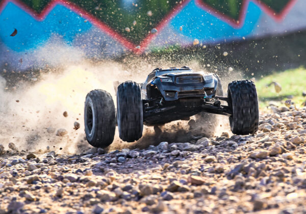 v02_214014C0EFD63CD6F34C539D231A2457-1.jpg SLEDGE 1/8 TRUCK 6S GREEN- TRAXXAS