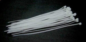 v02_2335D36DEF4BF901980DD866E13ACD63.jpg STRIPS NYLON 3X150MM HVIT (30STK)