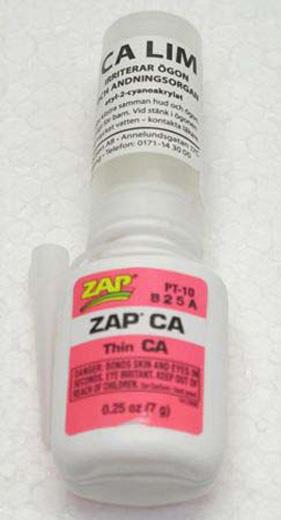 v02_32EB0B7E0F37C6356765D34EC257D507.jpg CA ZAP RØD LYNLIM - TYNN, - 7,2ML 7gram