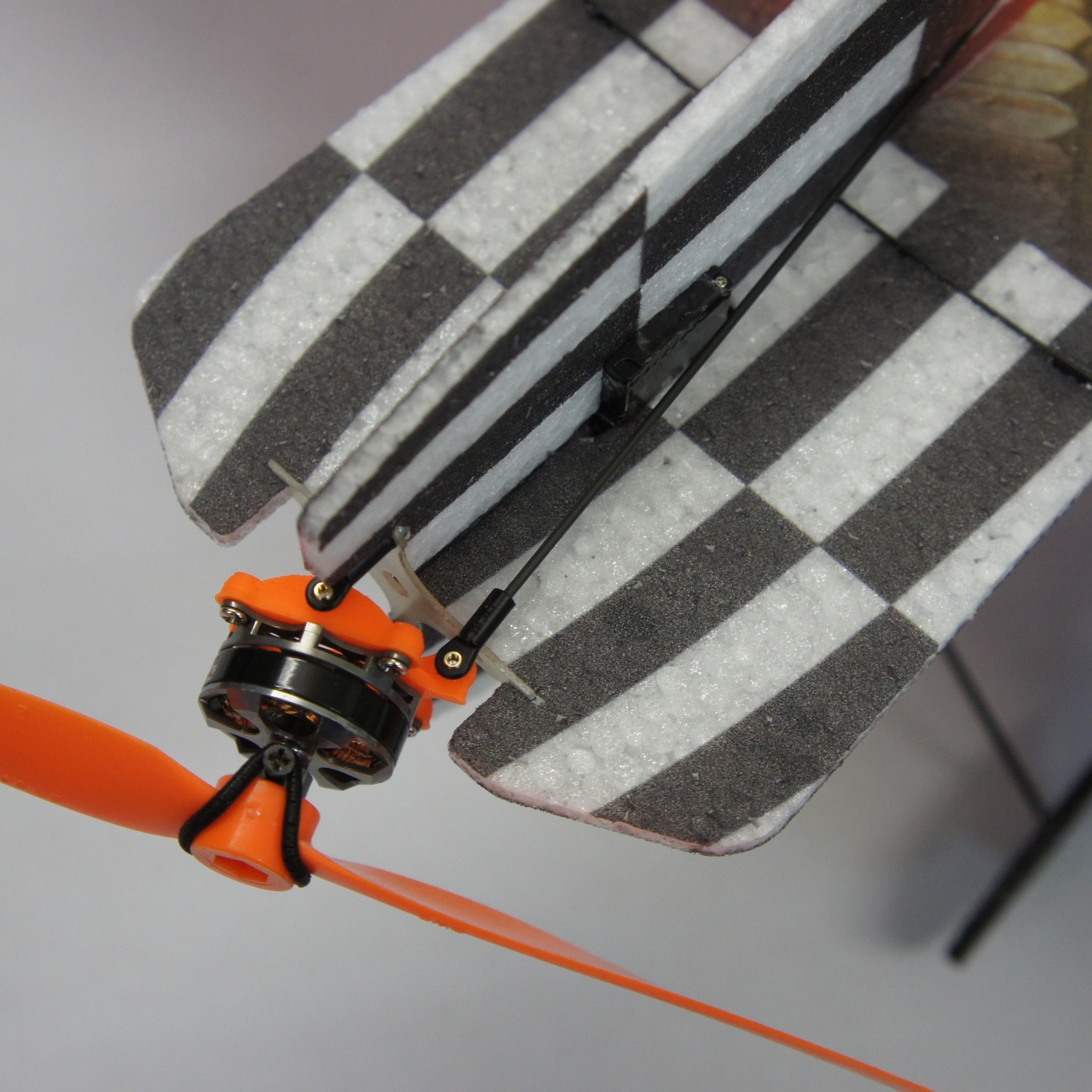 EXTRA 330 SUPERLITE GREEN RC FACTORY - Bilde 3