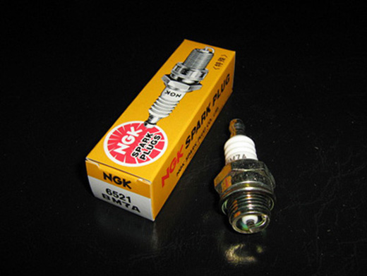 BM7A NGK PLUGG