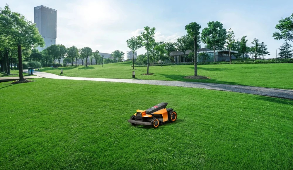 SEGWAY NAVIMOW C120M1 ROBOTGRESSKLIPPER – OPPTIL 25 000 M2