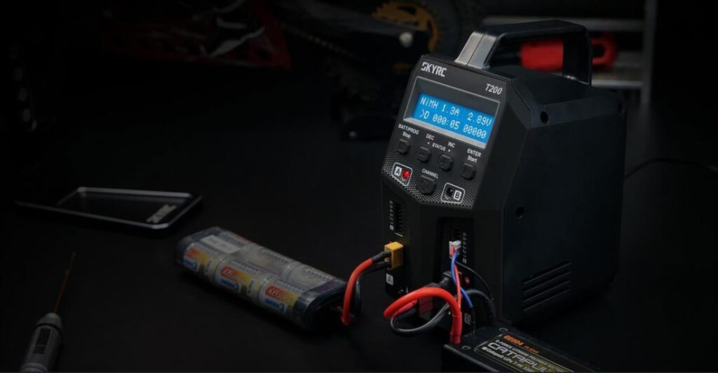 SKYRC T200 12/220V 2x100W COMPUTERLADER