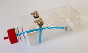 v02_877E5A6AE8F581FB0309A02ED7CD5E74.jpg FUELTANKE TRANSPARENT 500ML - 50-70CC MODELLER
