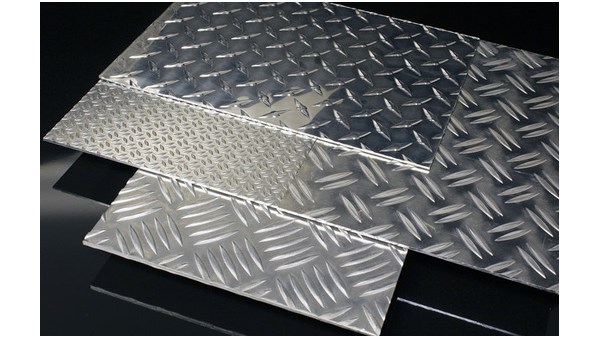 ALUMINIUM DØRKPLATE 6MM H114/H224 - pris/m²