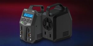 v02_D3C829583C30B48B11DC2FAAF83D3DB6.jpg SKYRC T200 12/220V 2x100W COMPUTERLADER