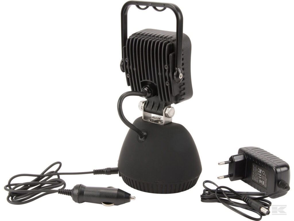 ARBEIDSLAMPE IP65 M/MAGN.LED OPPL.BAR KRAMP M/LADER 220/12V 900 LUM.